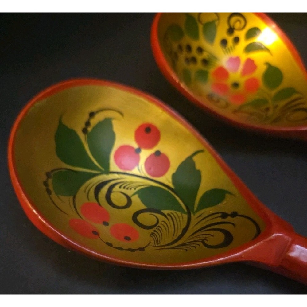 Beriozka Khokhloma Wooden Spoons USSR Set of 2 Gold Red Vintage Excellent - Picture 2 of 6